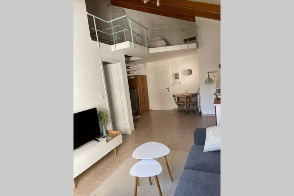 Attic Studio Stay กาลามาตา ภายนอก รูปภาพ